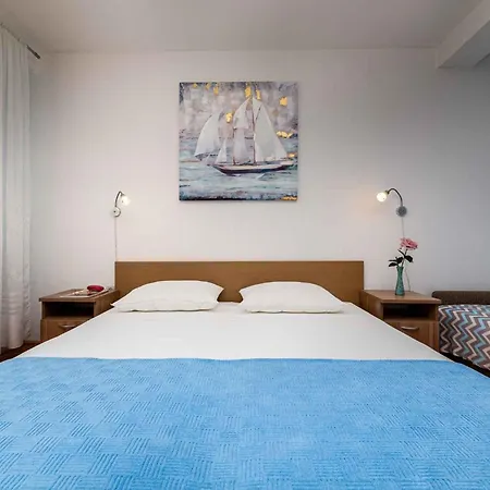 Apartment In Vrbnik/insel Krk 13610